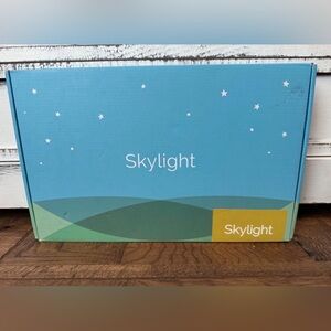NIB Skylight 2 Frame Digital Picture Frame 10" Touchscreen